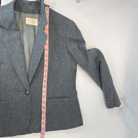 Excellent Condition Pendleton Gray Wool Blazer Size: 14 - Picture 13 of 15